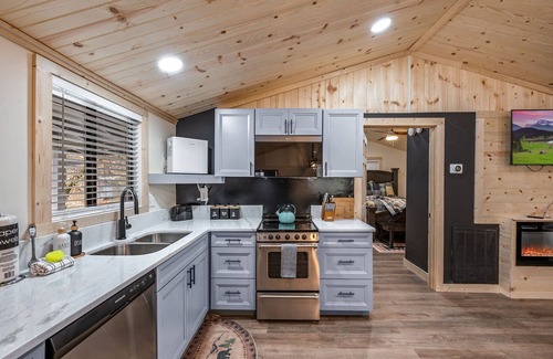 Sevierville Cabina | Cozy Cove- Lake Access, Pet Love