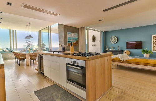 Cape Town Villa | Cozy Cove Villa in Camps Bay