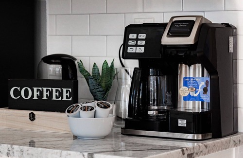 Eastside Casa | Cozy Craftsman Getaway near the Beach, Disneyland, Retro Row, and Holiday Magic