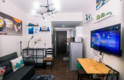 San Antonio Apartamento | Cozy Crash Pad A Laughter Friendly Makati 2270 Gym swim park 300 mbps