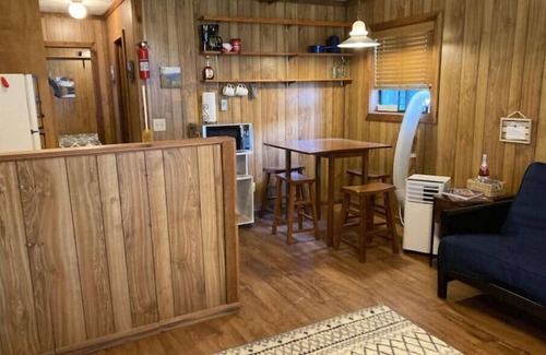 Pipestem Cabina | Cozy Creek Cabin: 1-Bedroom Cabin next to Pipestem Resort