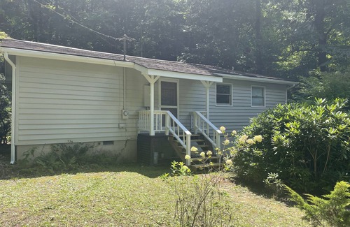 Highlands Cabina | Cozy Creek Cabin Near Highlands, NC: Relax or Adventure - You Choose!