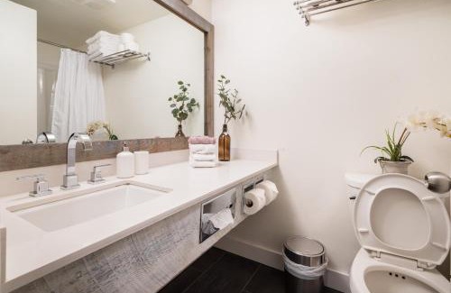 Whistler Creekside Apartamento | Cozy Creek Den - Studio w Hot Tub and Pool