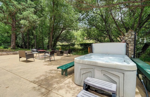 Cascade Apartamento | La sala de la cascada es un alojamiento acogedor riachuelo en la base del pico de los lucios.