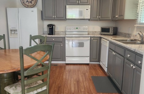 Bakersville Casa | Cozy Creekside- Bakersville NC