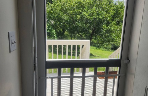 Bakersville Casa | Cozy Creekside- Bakersville NC