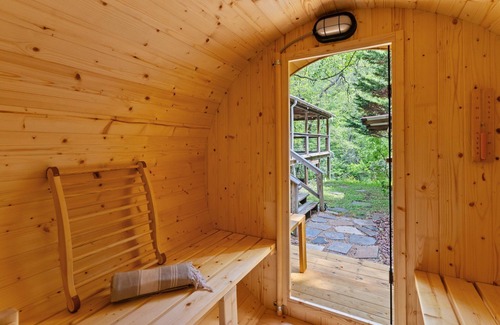 Hillsville Cabina | Cozy creekside cabin w barrel sauna, covered wraparound deck - pet friendly!
