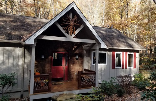 Sapphire Cabaña | Cozy Creekside Cottage - RELAX by the Creek
