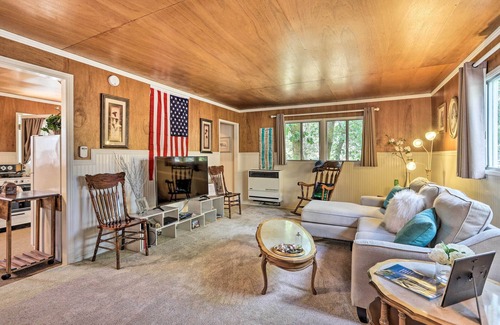 Crestline Cabina | Cozy Crestline Cabin, Close to Lakes, Parks!
