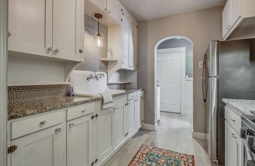 Crestwood Casa | Cozy Crestwood Classic 3BR Home!