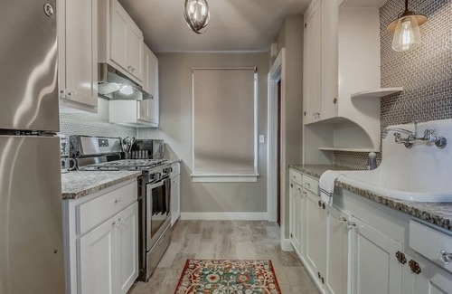 Crestwood Casa | Cozy Crestwood Classic 3BR Home!