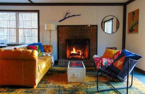 New Market Chalet De Esquí | Cozy & Curated w Fire Pit Fireplace & Fast WiFi