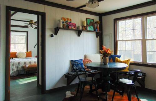 New Market Chalet De Esquí | Cozy & Curated w Fire Pit Fireplace & Fast WiFi