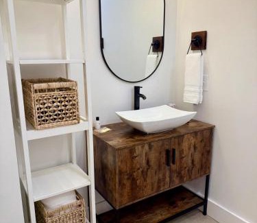 Pilot Mountain Apartamento | Cozy Cure Apartment in Downtown and Historic Pilot Mountain