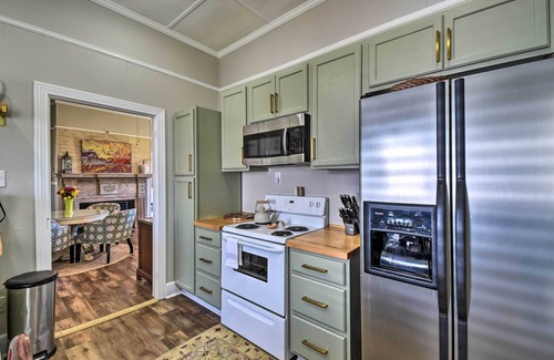 Currituck Casa | Cozy Currituck Home w/ Fire Pit near Ferry!