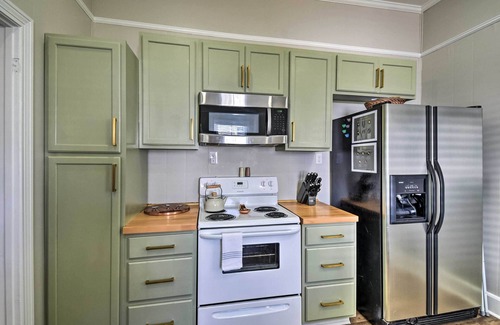 Currituck Casa | Cozy Currituck Home w/ Fire Pit near Ferry!