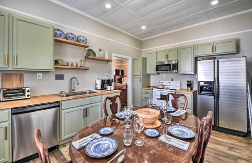 Currituck Casa | Cozy Currituck Home w/ Fire Pit near Ferry!