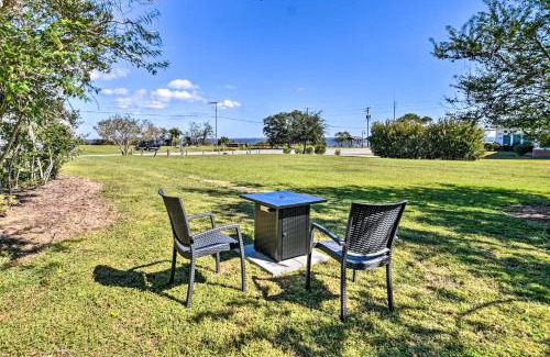 Currituck Casa | Cozy Currituck Home with Fire Pit near Ferry!