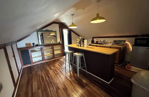 Inglewood Apartamento | Cozy-Cute-Very Safe one bedroom ￼Treetop apt in East Nashville
