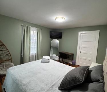 Martha Jefferson Apartamento | Cozy cville spot