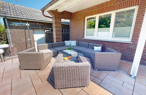 Borkum Casa | Cozy deluxe vacation home with terrace, garden, parking space and sauna