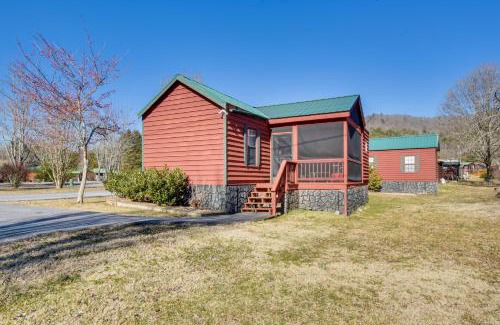 Rabun Gap Casa | Cozy Dillard Cabin with Mountain Views and Pool Access