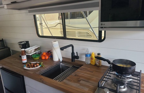Willow Creek Alquiler De Eote | “Cozy Docked Houseboat Stay – Minutes from Golden 1 & Aftershock”