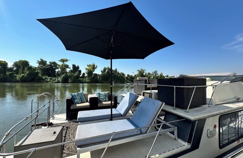 Willow Creek Alquiler De Eote | “Cozy Docked Houseboat Stay – Minutes from Golden 1 & Aftershock”