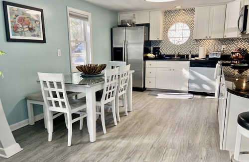 Northeast Virginia Beach Casa | Recién remodelado Bay Breeze Retreat