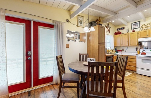 Silver Creek Village Casa | Cozy dog-friendly house near water with enclosed yard, grill, & equipped kitchen