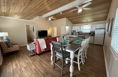 Jamaica Beach Casa | Cozy, Dog Friendly, Close to Beach!!
