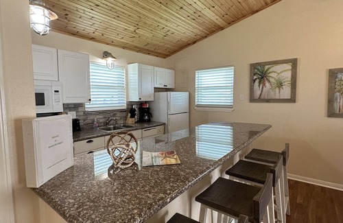 Jamaica Beach Casa | Cozy, Dog Friendly, Close to Beach!!