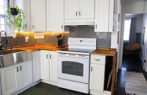 Cloverhill Casa | Cozy Donelson Cottage