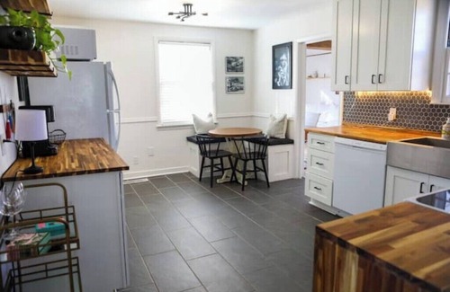 Cloverhill Casa | Cozy Donelson Cottage
