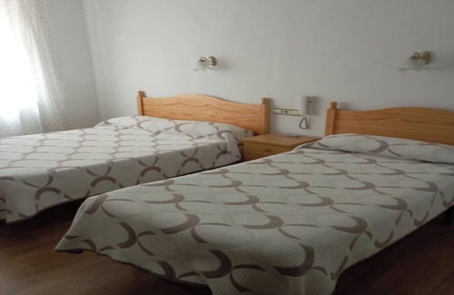 Luarca Casa | Acogedora habitación doble con baño privado