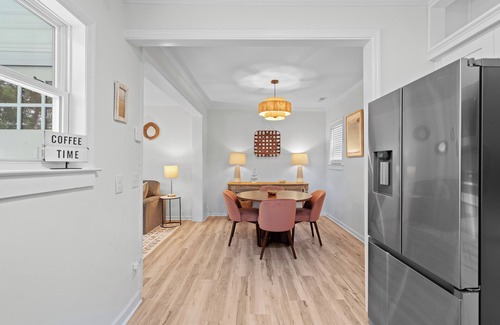 Northwest Quadrant Casa | Cozy Downtown Boho Retreat - Sleeps 10!