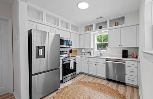Northwest Quadrant Casa | Cozy Downtown Boho Retreat - Sleeps 10!
