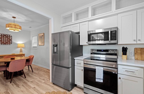 Northwest Quadrant Casa | Cozy Downtown Boho Retreat - Sleeps 10!