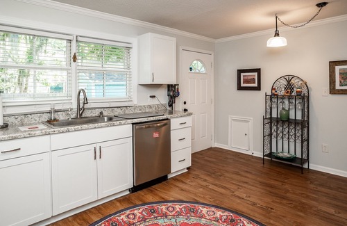 Northwest Quadrant Casa | Cozy Downtown Cottage - 0.7 mi walk to downtown!