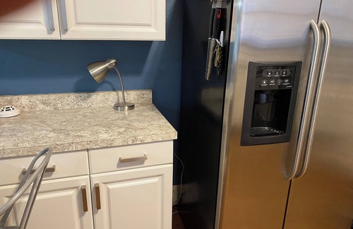 Dade City Cabaña | Cozy downtown Dade City cottage. Pet friendly.