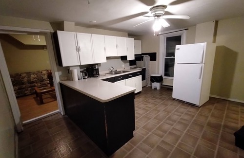 Sunnyside Apartamento | Cozy downtown two bedrooms free parking