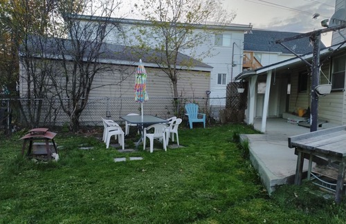 Sunnyside Apartamento | Cozy downtown two bedrooms free parking