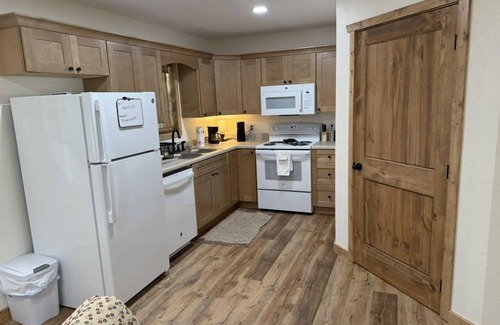Robbinsville Cabina | Cozy Dragon's Nest Cabin Retreat