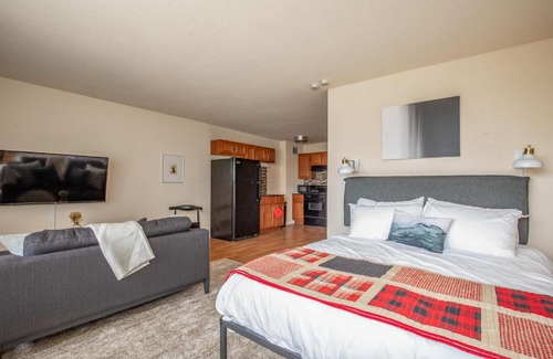Downtown West Apartamento | Cozy DT Studio with City View by Zencity