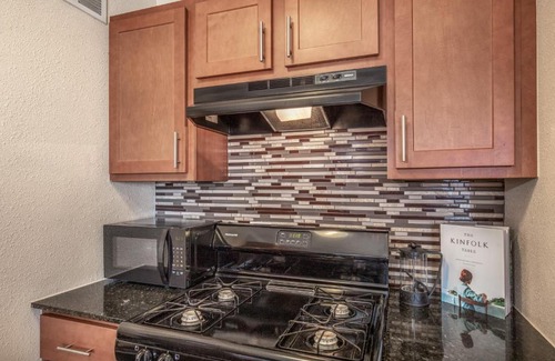 Downtown West Apartamento | Cozy DT Studio with City View by Zencity