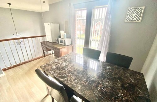Pasadena Casa | Cozy Duplex Close to Hobby, Lagoon, NASA, Beaches!