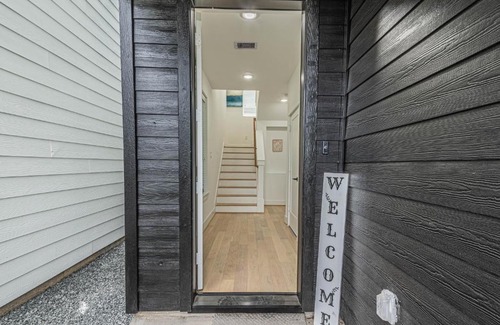 South Central Houston Casa | Cozy Duplex Mins to DT/MCTR, free wi-fi/Parking