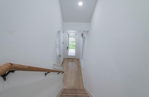 South Central Houston Casa | Cozy Duplex Mins to DT/MCTR, free wi-fi/Parking