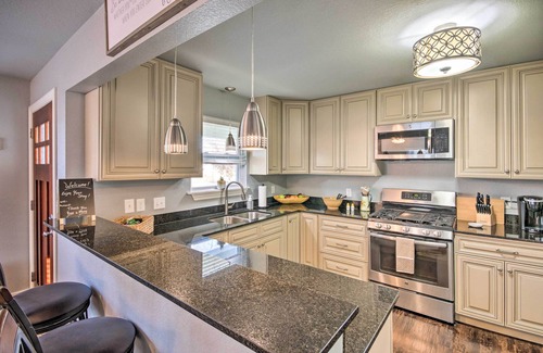 Downtown Casa | Cozy Duplex, Walk to Bentonville City Square!