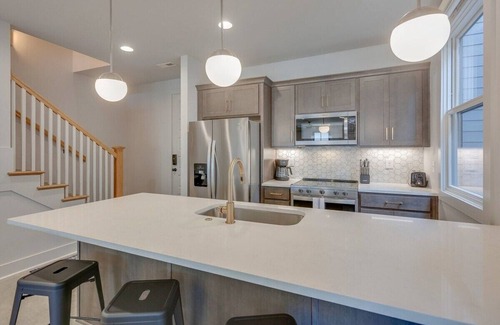 Greenwood Casa | Cozy East Nashville Retreats for 20